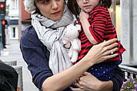 Katie Holmes si Suri - Cu escorta la shopping