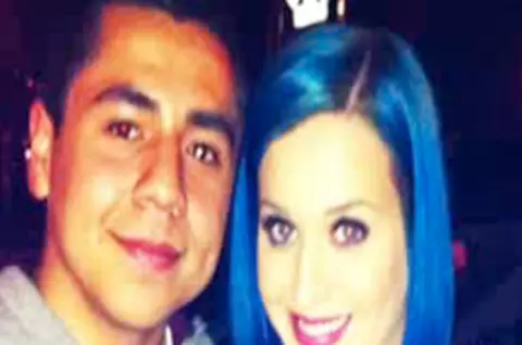 Katy Perry si-a vopsit parul albastru: VIDEO