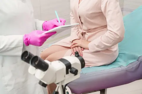 Rezultat Papanicolau modificat: de ce medicul recomandă colposcopia?
