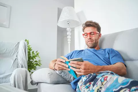 Cum îți creezi o rutină de seară relaxantă după o zi stresantă: 5 pași simpli pentru un somn mai bun 