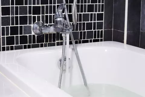 Tragedie pentru o familie din Timișoara după ce băiatul lor de 6 ani a murit electrocutat în cadă. Ce s-a întâmplat cât mama l-a lăsat singur în baie