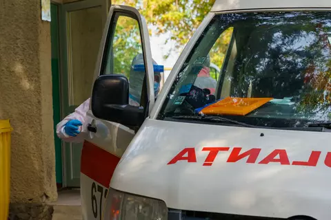 O fetiță, cu părinți surdomuți, a sunat la 112 pentru a-și salva fratele