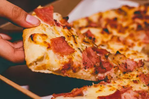 Top 6 electrocasnice esențiale pentru a pregăti pizza perfectă la tine în bucătărie