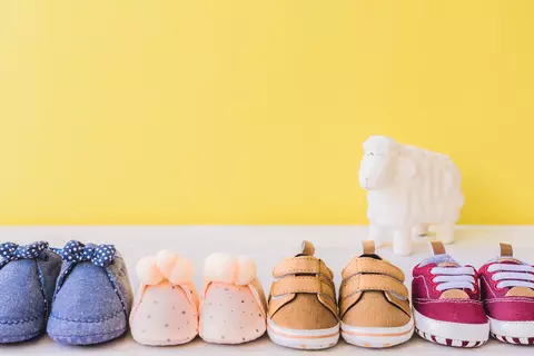 Papuci de casă sau pantofiori de interior pe perioada iernii?