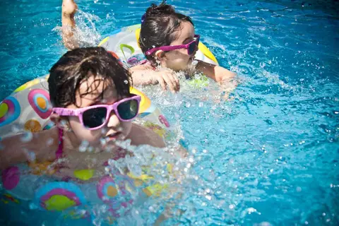 Tips & tricks pentru întreținerea unei piscine pentru copii: descoperă-le şi tu acum!
