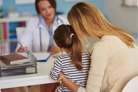 Cum gestionăm consumul de zahăr la copii? Mergem la consult la pediatrie cu această problemă