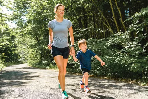 Cum să-ți motivezi copilul să facă sport: 3 trucuri care funcționează