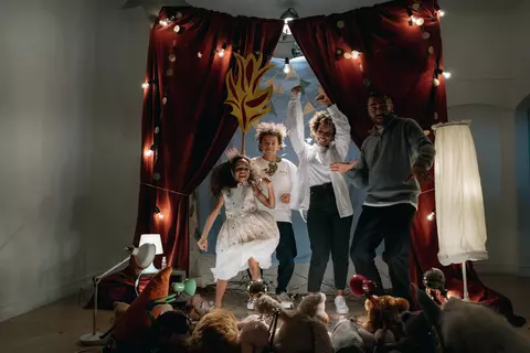 Teatrul aduce lecțiile la viață