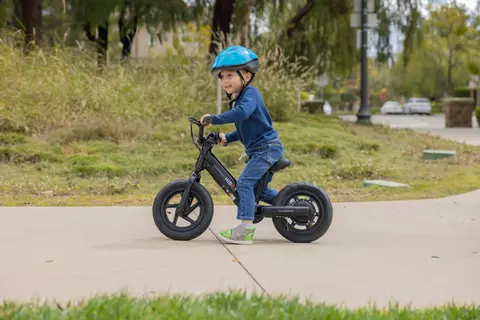 Prima bicicletă a celui mic - ce modele sunt recomandate pentru 2-4 ani în 2026?