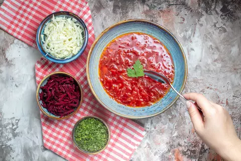 Rețeta simplă de supă de sfeclă roșie