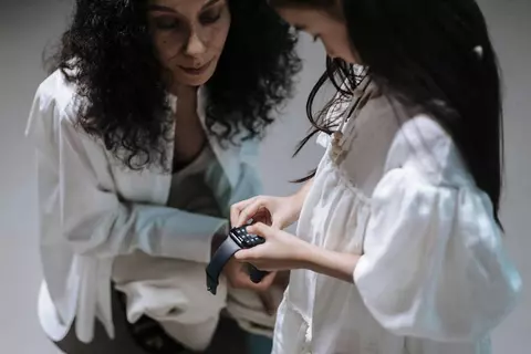 Ghid practic: cum să alegi smartwatch-ul potrivit dacă ești mămică și nu ai timp de pierdut