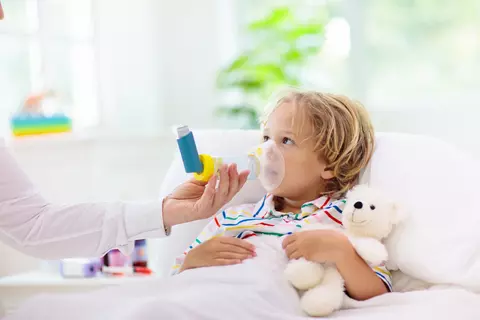 Copilul refuză masca de aerosoli? Cum faceți ședința mai ușor de acceptat