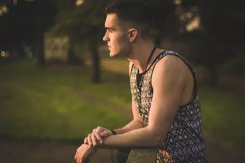 (P) 3 reguli de aur pentru bărbații cu stil: Cum porți tricoul