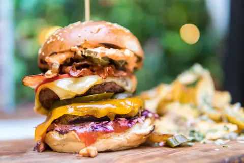 OMG!Burger, noul preparat al restaurantului Burger si Scoici