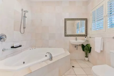 (P) Ce te sfătuiesc designerii pentru amenajarea băii?