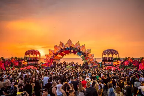 Line-up-ul complet pentru scenele Daydreaming și Oasis, la Neversea. Cel mai mare festival de pe o plajă din Europa are loc între 7 și 10 iulie, pe plaja Neversea din Constanța