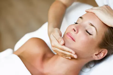 Top 3 tratamente faciale pe care merită să le încerci