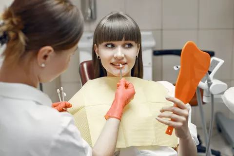 Cum se tratează afecțiunile gingiilor?