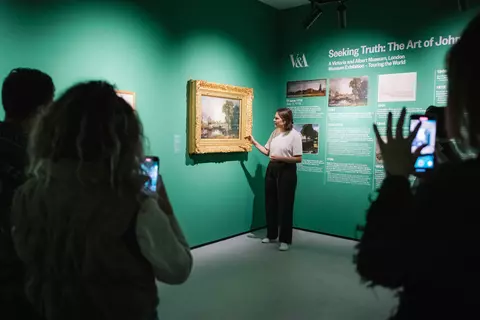 Art Safari încheie 2022 cu peste 120.000 de vizitatori și continuă în 2023 parteneriatul istoric cu marele muzeu londonez Victoria and Albert