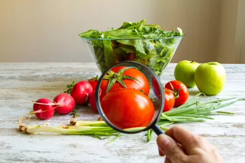 8 semne care pot indica o toxiinfecție alimentară