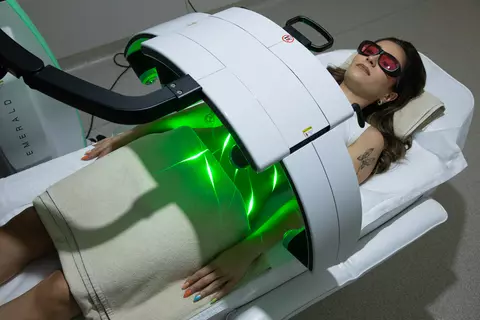 Clinica Nuwe propune Emerald Laser, pentru o remodelare corporală la 360 de grade, fără durere asociată sau timp de recuperare