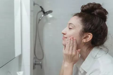 Sfaturi de la dermatologi pentru îngrijirea tenului