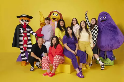 Crocs și McDonald’s au lansat o colecție dedicată fanilor înrăiți