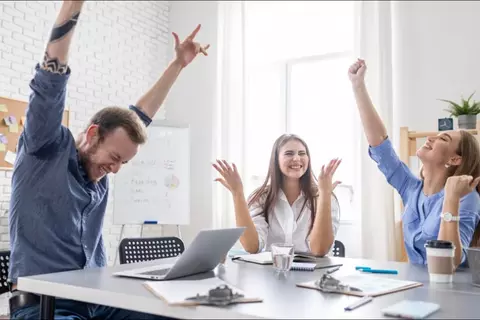 Descoperă 8 beneficii ce asistă satisfacția și succesul angajaților