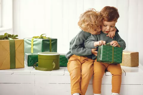 Salopetele overall personalizate pentru copii - Cadoul ideal pentru micii exploratori