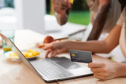 Ai nevoie urgentă de bani? Creditul online este soluția!
