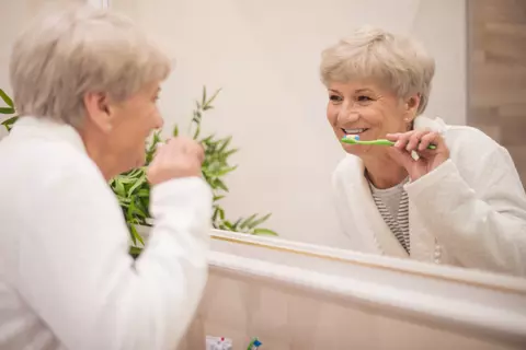 Ghid de igienă orală. Cum să-ți menții sănătatea dentară în funcție de vârstă