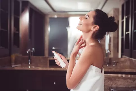 De ce se usucă tenul și cum să îi redai elasticitatea și strălucirea 