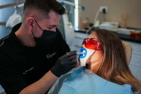 De la plombă la albire dentară – opțiuni moderne pentru estetica zâmbetului