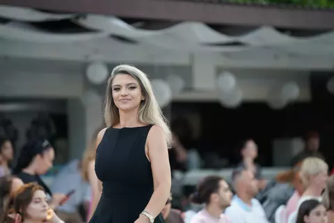 Andreea Dogaru a redefinit vara 2026 pe podiumul Bukarest Fashion Week