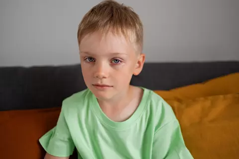 10 probleme oculare la copii pe care părinții nu trebuie să le ignore