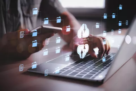 O viziune feminină într-un domeniu rigid: cum transformă CloudSSM un sector esențial, dar adesea neglijat în tranziția digitală