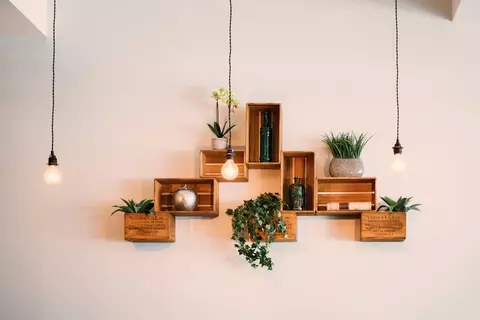 Cum alegi corpurile de iluminat în funcție de fiecare cameră: lumină funcțională vs. decorativă