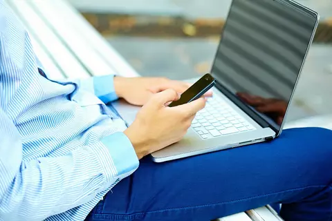 Servicii eSIM pentru rute internaționale: comparație pe criterii tehnice