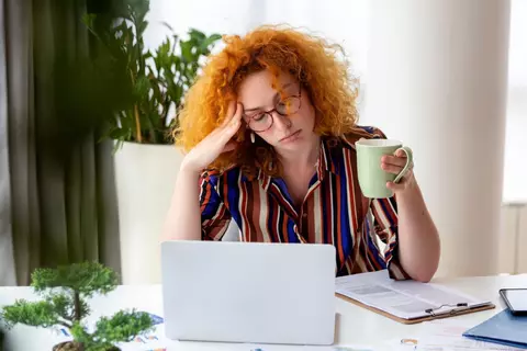 Care sunt cele mai eficiente vitamine pentru oboseala cronică? Top 7 opțiuni care te ajută să treci peste starea de epuizare zilnică 