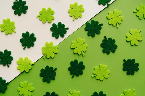 Simboluri folosite în bijuteriile de aur despre care se spune că aduc noroc