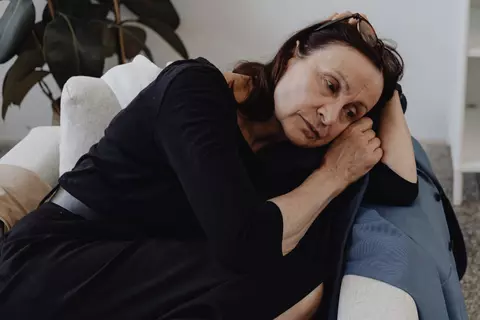 Cum mediul din București împinge corporatistele să-și elimine ridurile prin botox