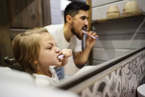 Cum convingi copiii să aibă grijă de dințișorii lor: ghid practic pentru părinți