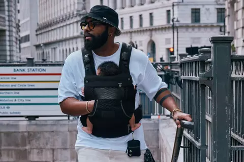 Noul marsupiu pentru bebeluși LAYA