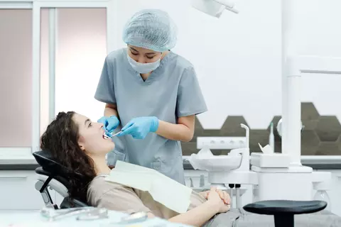 Specialiștii Dentalist explică: soluții moderne pentru refacerea completă a zâmbetului
