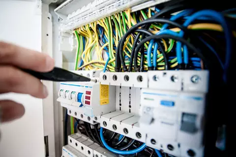 Cablurile electrice nu se aleg doar după grosime: detaliul care schimbă dimensionarea
