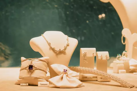 Traser Gold: bijuterii care completează orice ținută și orice moment special