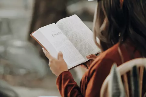 Dacă ai putea să-ți retrăiești viața, ce ai schimba? Lecțiile din „A doua viață a lui Joey Vasquez”