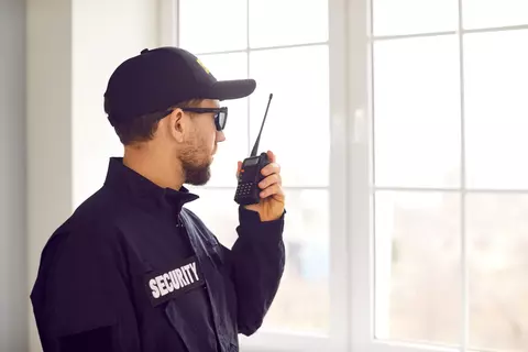 Monitorizare video și intervenție rapidă: de ce siguranța nu se oprește la ora închiderii