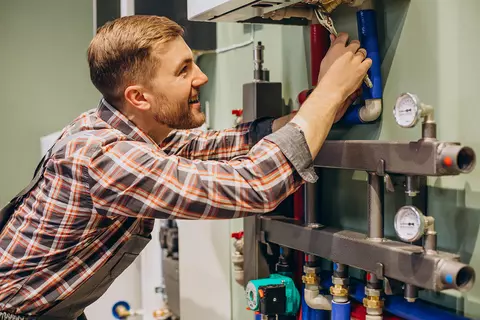Cum modernizezi instalația termică într-un apartament de bloc vechi
