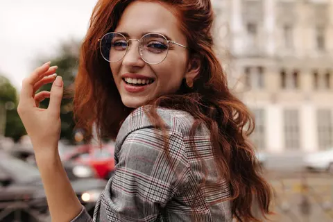 Ochelarii, accesoriul statement al sezonului: 5 forme care merită încercate